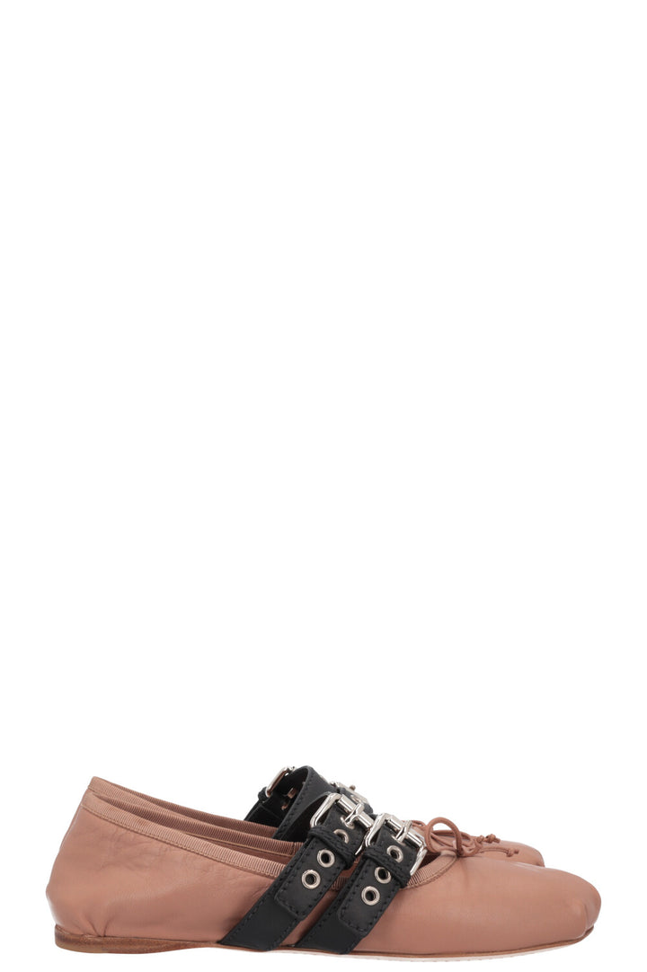 MIUMIU Ballerines à lacets et boucles Nude
