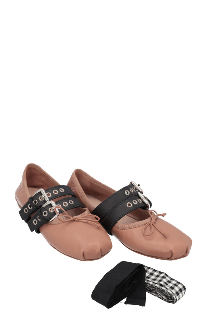 MIUMIU Ballerines à lacets et boucles Nude