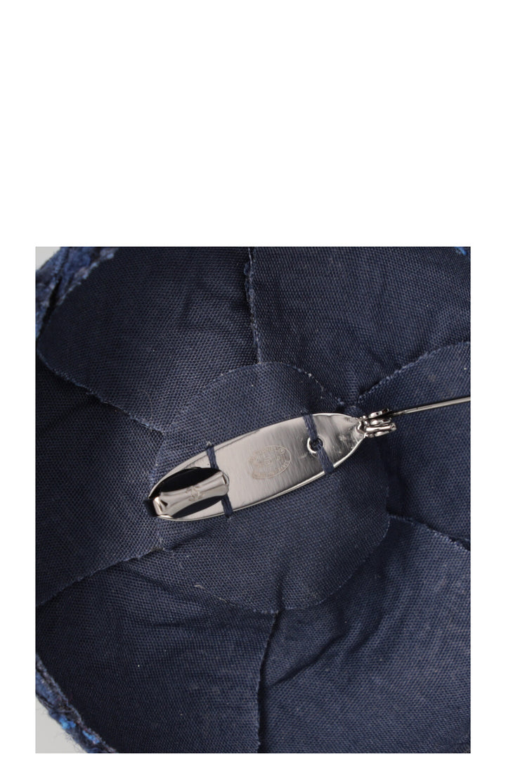 Broche Camélia CHANEL Tweed Bleu