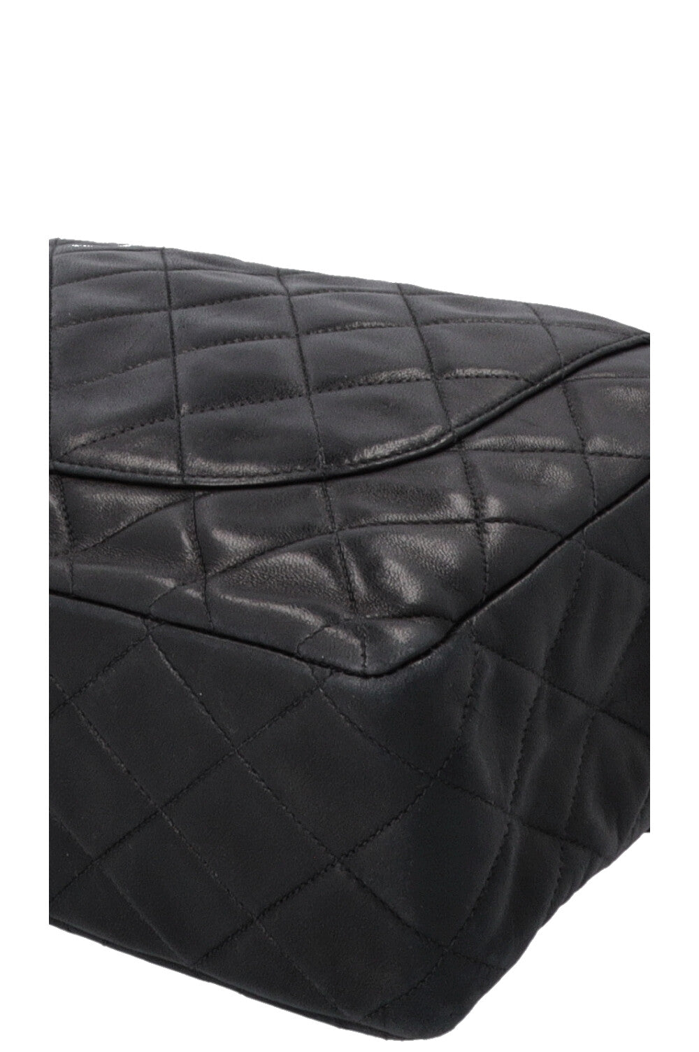 Sac à rabat classique simple et intemporel Jumbo de CHANEL, noir