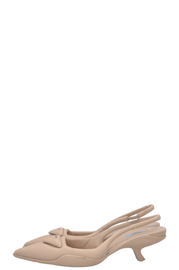 PRADA Slingbacks rembourrés en cuir beige