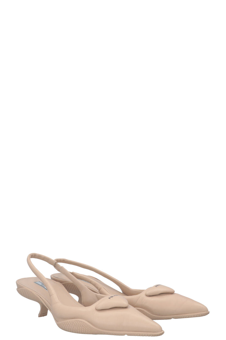 PRADA Slingbacks rembourrés en cuir beige