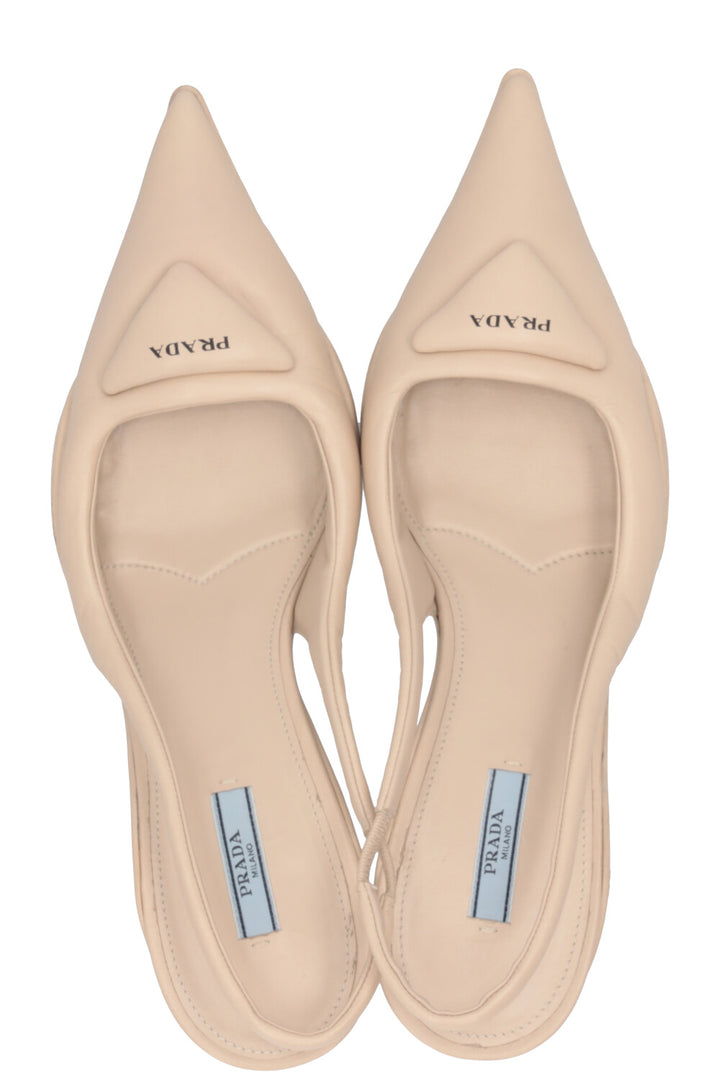 PRADA Slingbacks rembourrés en cuir beige