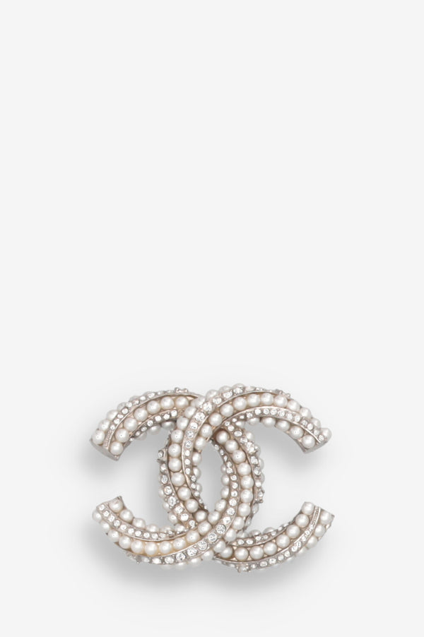 Chanel Broche White Gr 20