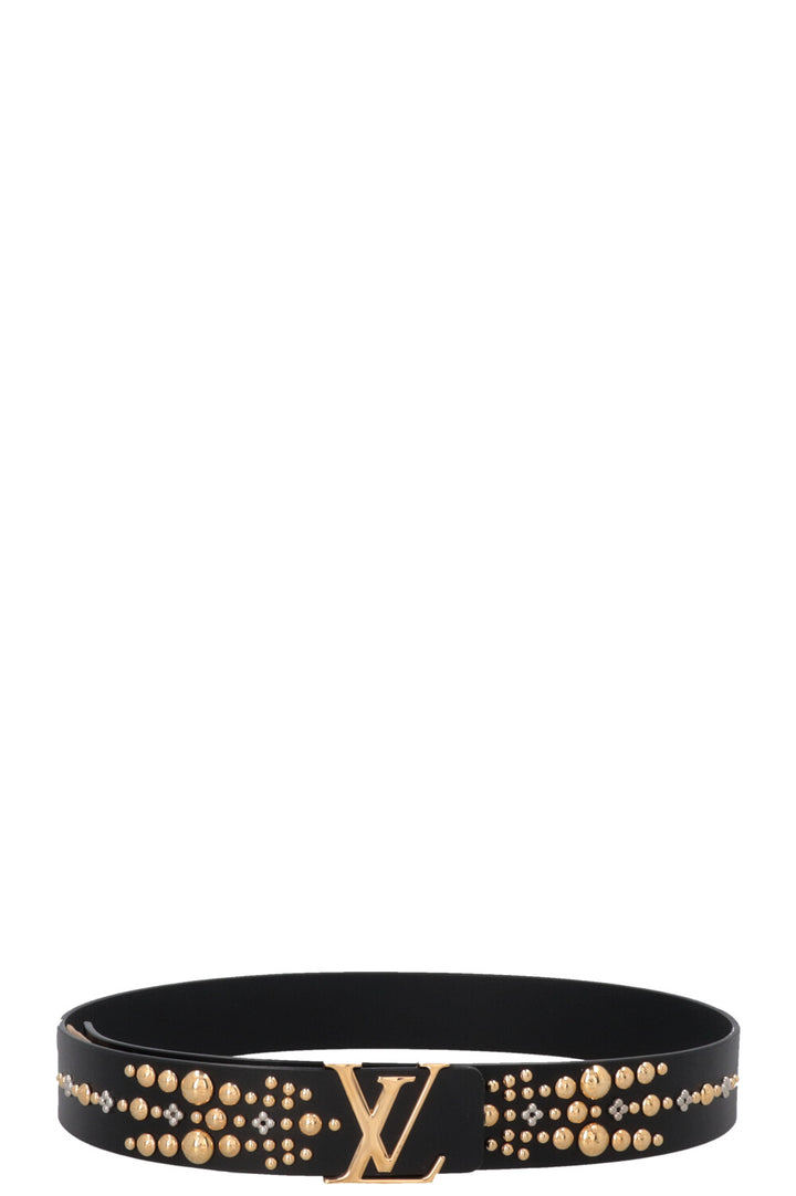 Ceinture LOUIS VUITTON noire à initiales LV cloutées.