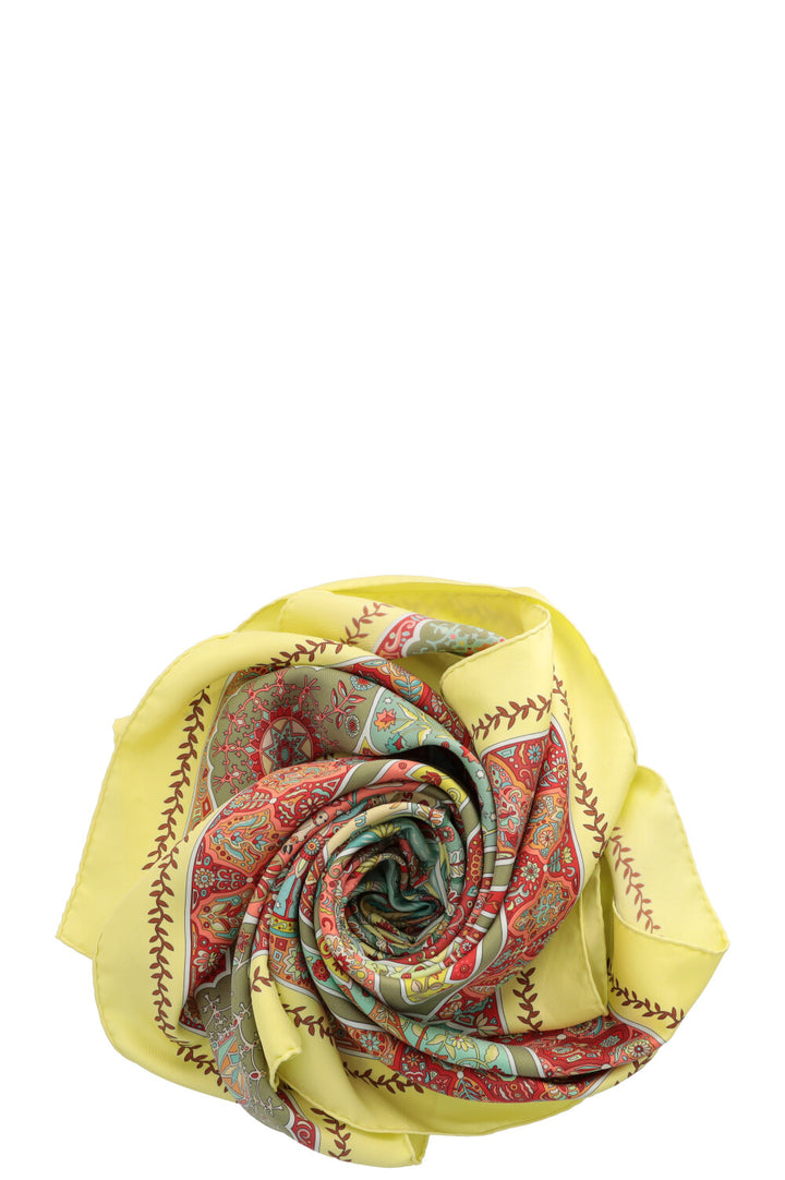 HERMÈS Aux Portes Du Palais Carré 90 Silk Yellow