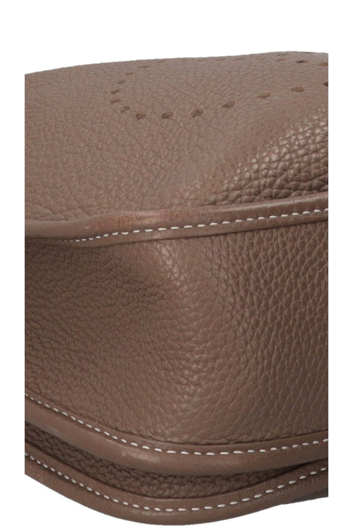 HERMÈS Evelyne III PM Clemence Etoupe
