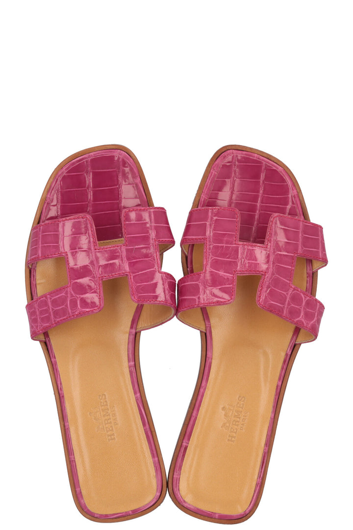 HERMÈS Oran Flats Alligator Pink