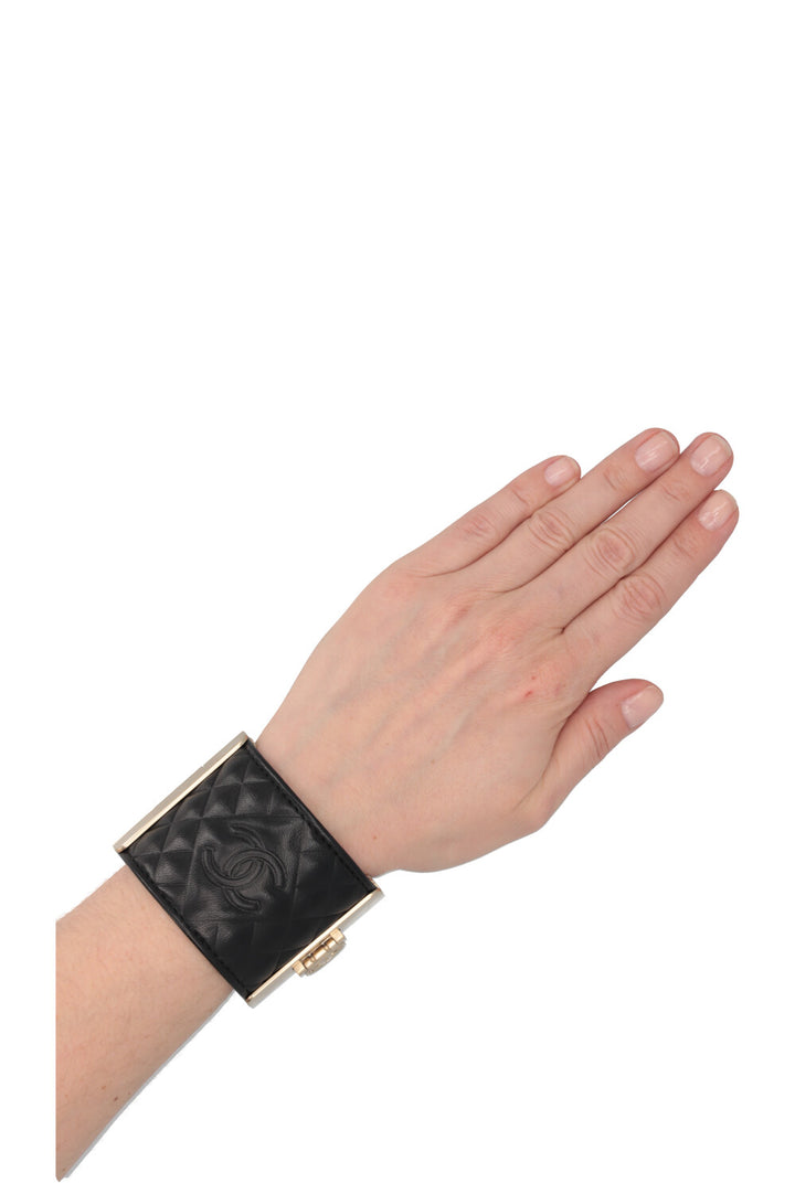 CHANEL 2017 Quilted CC Bracelet Leather Black