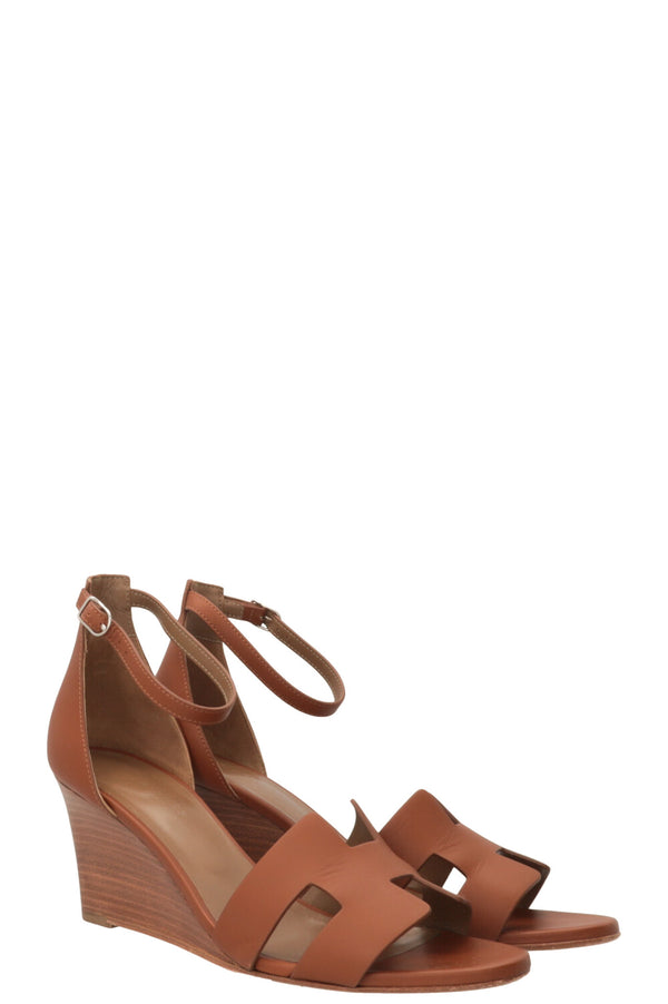HERMÈS Legend Sandals Leather Gold