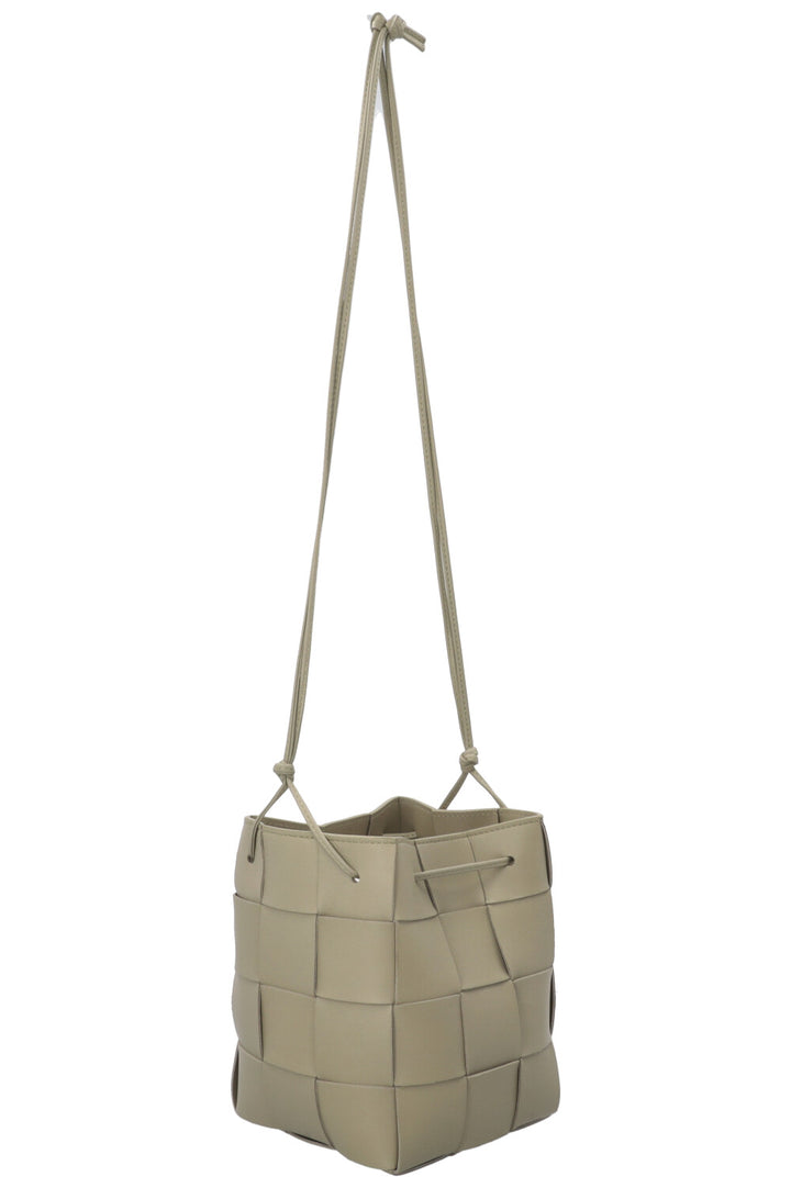 BOTTEGA VENETA Sac seau Cassette petit Intrecciato Sauge