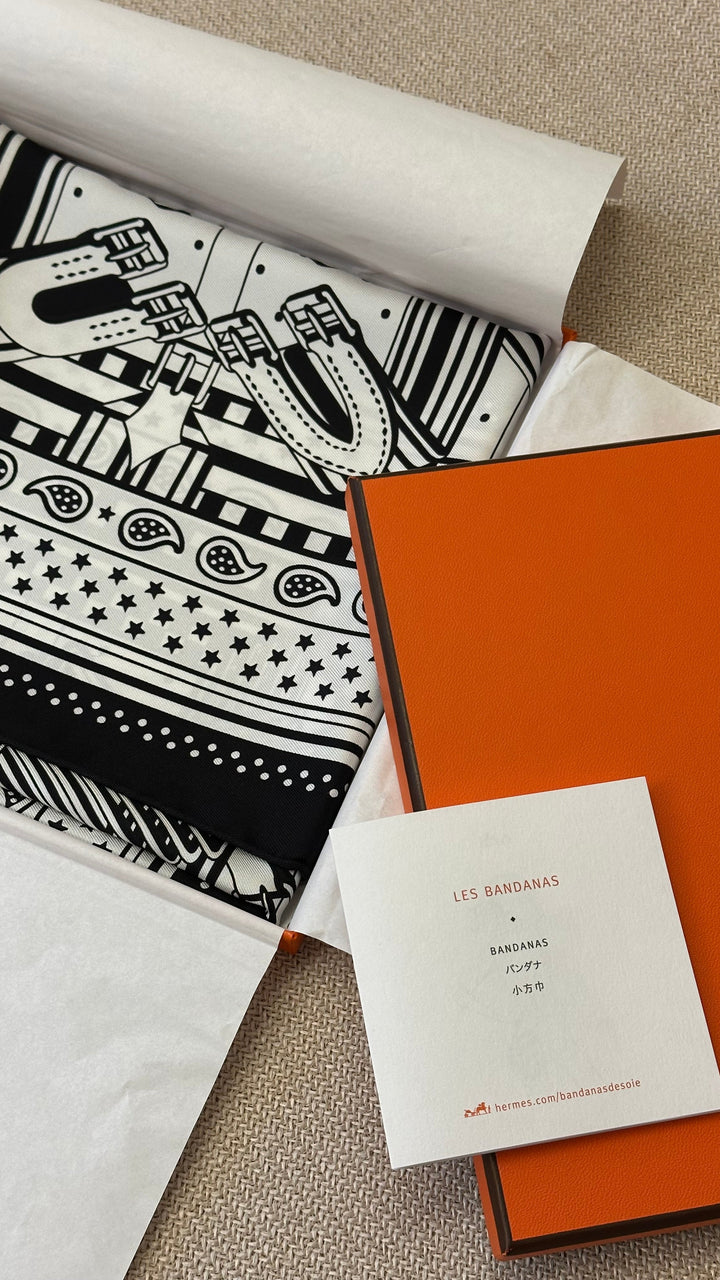 HERMÈS Sangles en Zigzag Carré 55 Black White