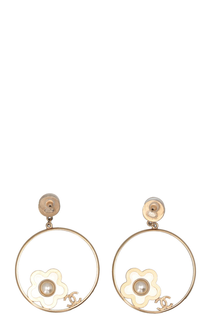 CHANEL Boucles d'oreilles fleurs et perles 2018 Fausse perle Champagne