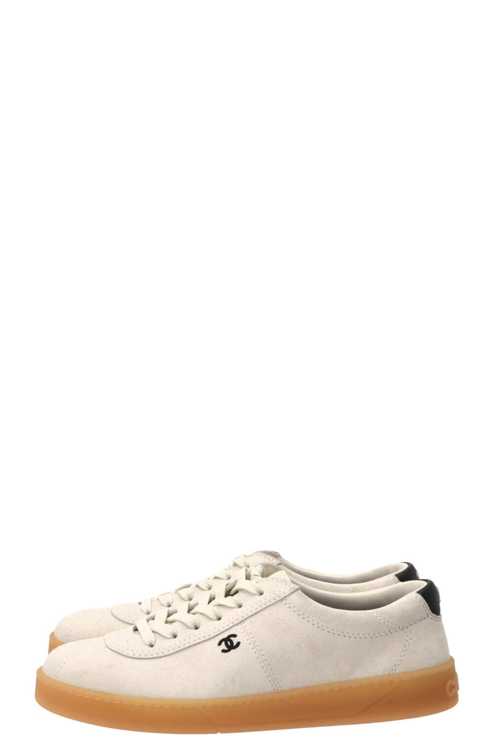 CHANEL 2026 Baskets Basses CC Daim Blanc