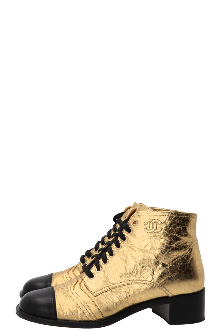 CHANEL CC Bottines à lacets en cuir doré et noir, veau doré