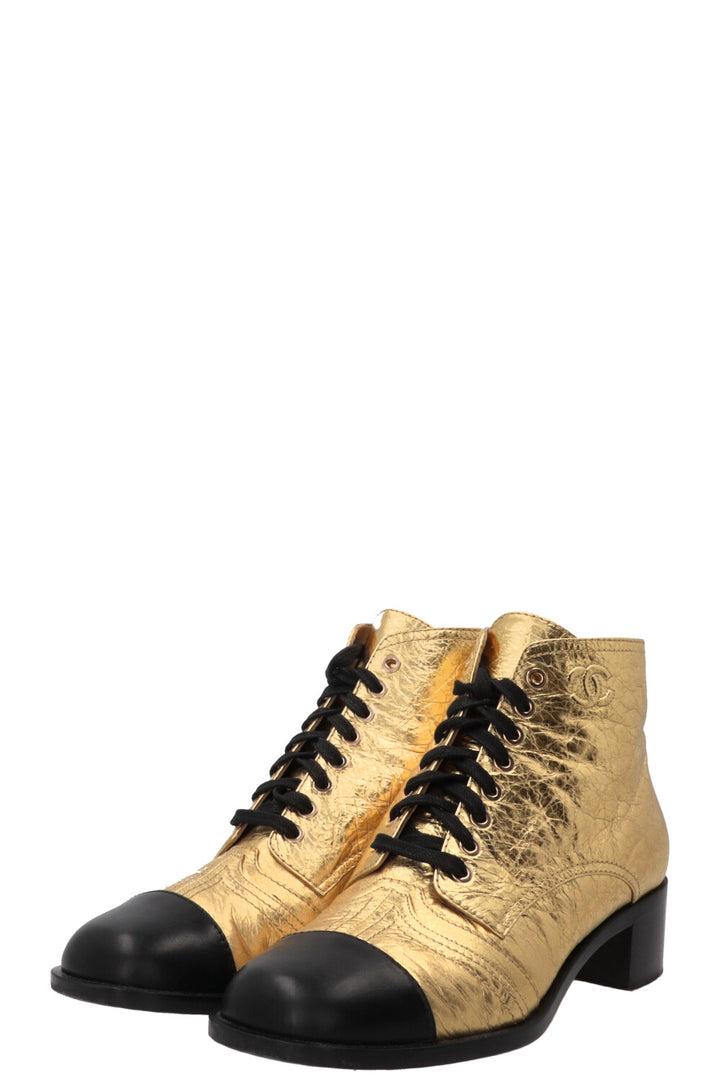 CHANEL CC Bottines à lacets en cuir doré et noir, veau doré