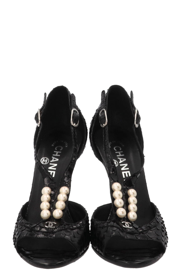 Escarpins CHANEL CC à perles en cuir python noir
