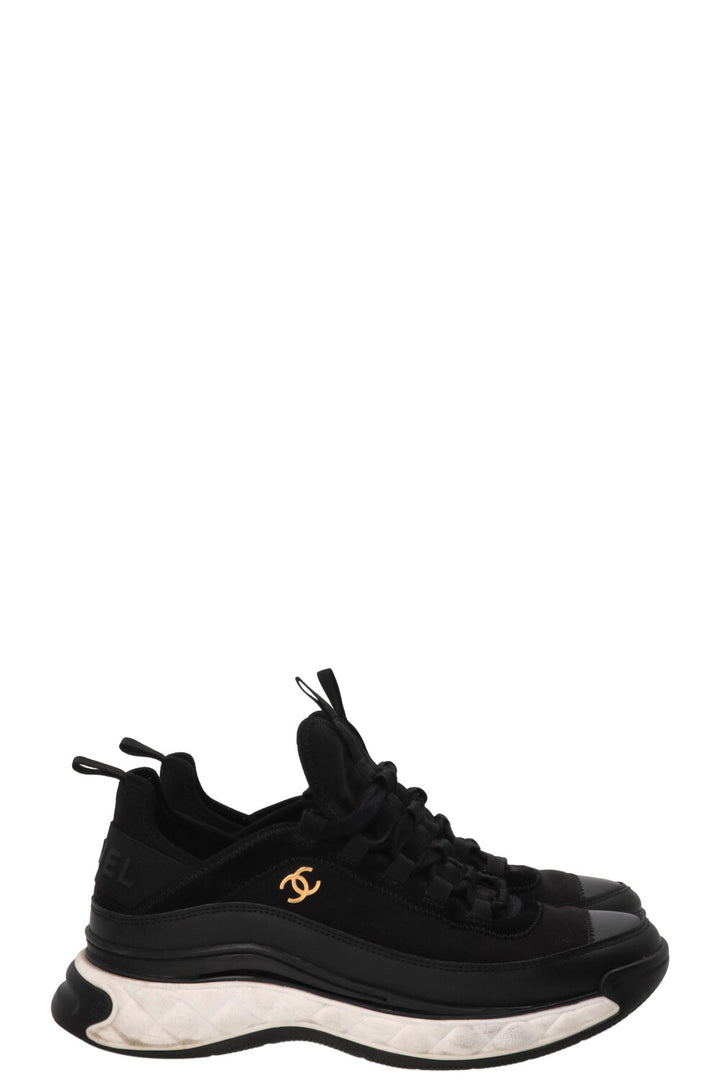 Baskets CHANEL CC en daim noir