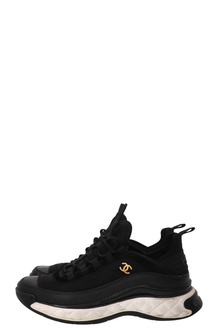 Baskets CHANEL CC en daim noir