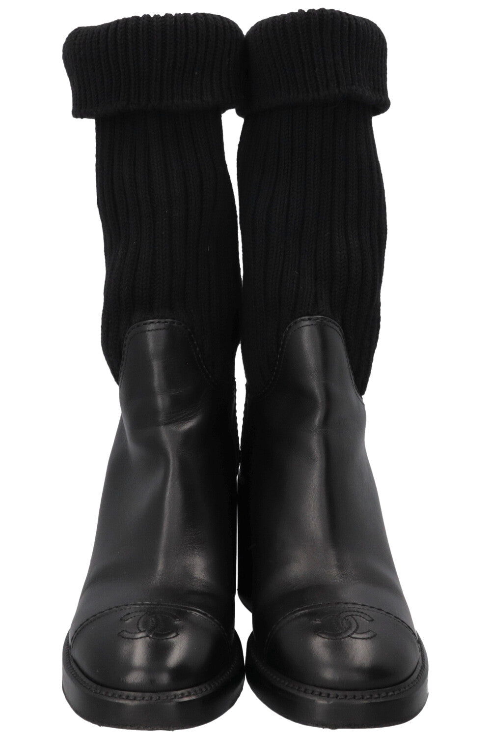 Bottines chaussettes CHANEL en cuir noir avec logo CC