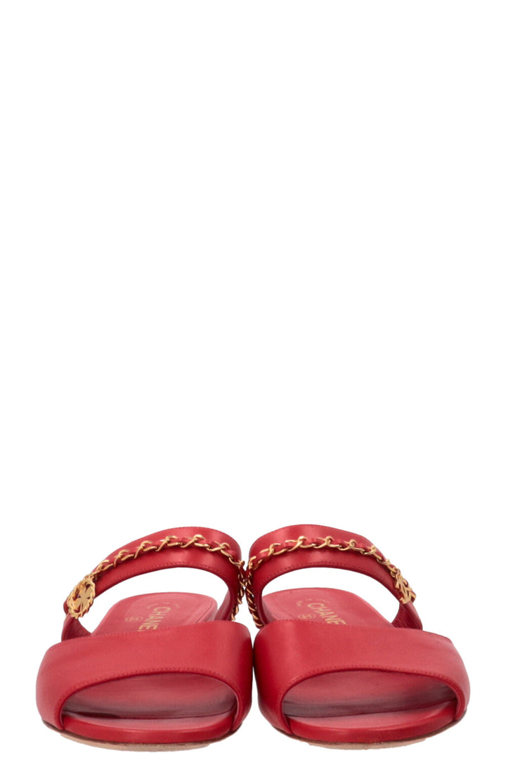 Mules à brides en chaîne CHANEL en cuir rouge