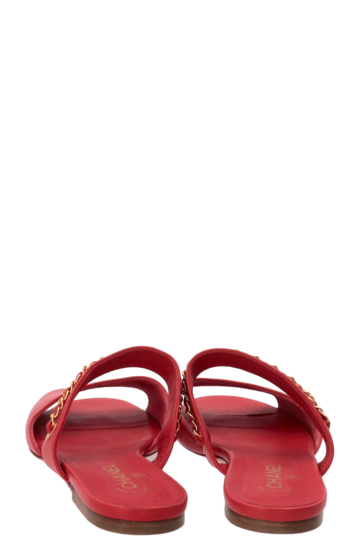 Mules à brides en chaîne CHANEL en cuir rouge