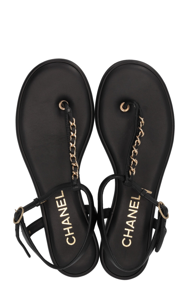 CHANEL Sandales à Brides en T et Chaîne Cuir Noir