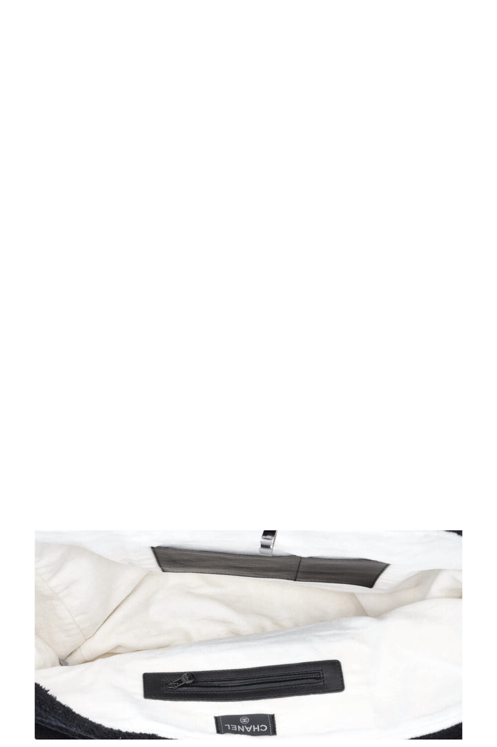 CHANEL Sac cabas Coco Mark éponge noir et blanc