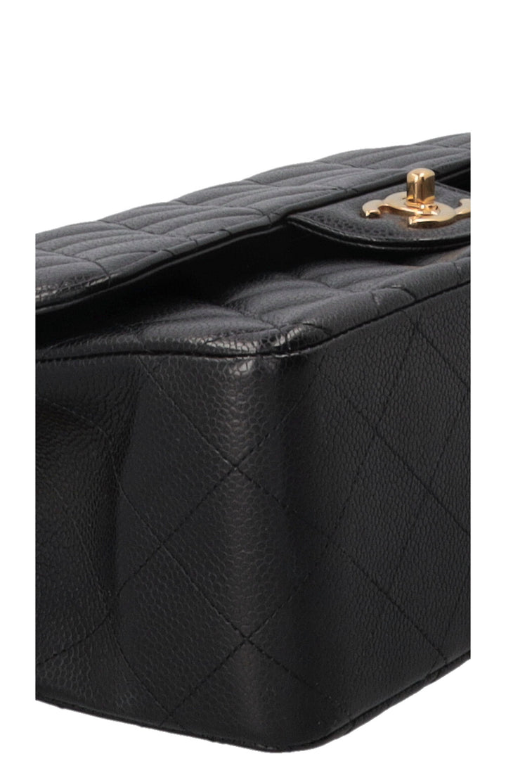 Sac à rabat doublé Chanel grand modèle en cuir caviar noir