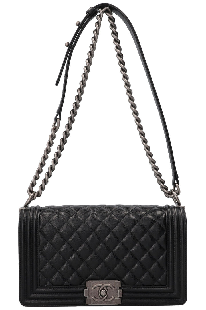 CHANEL Medium Boy cuir caviar noir