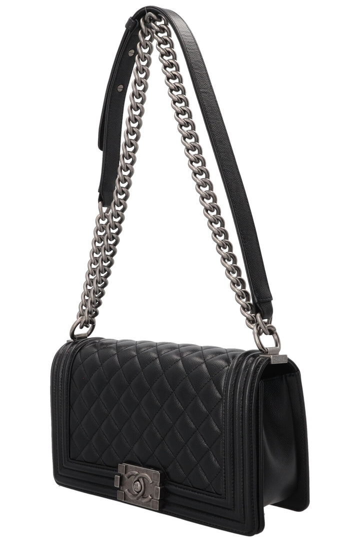 CHANEL Medium Boy cuir caviar noir