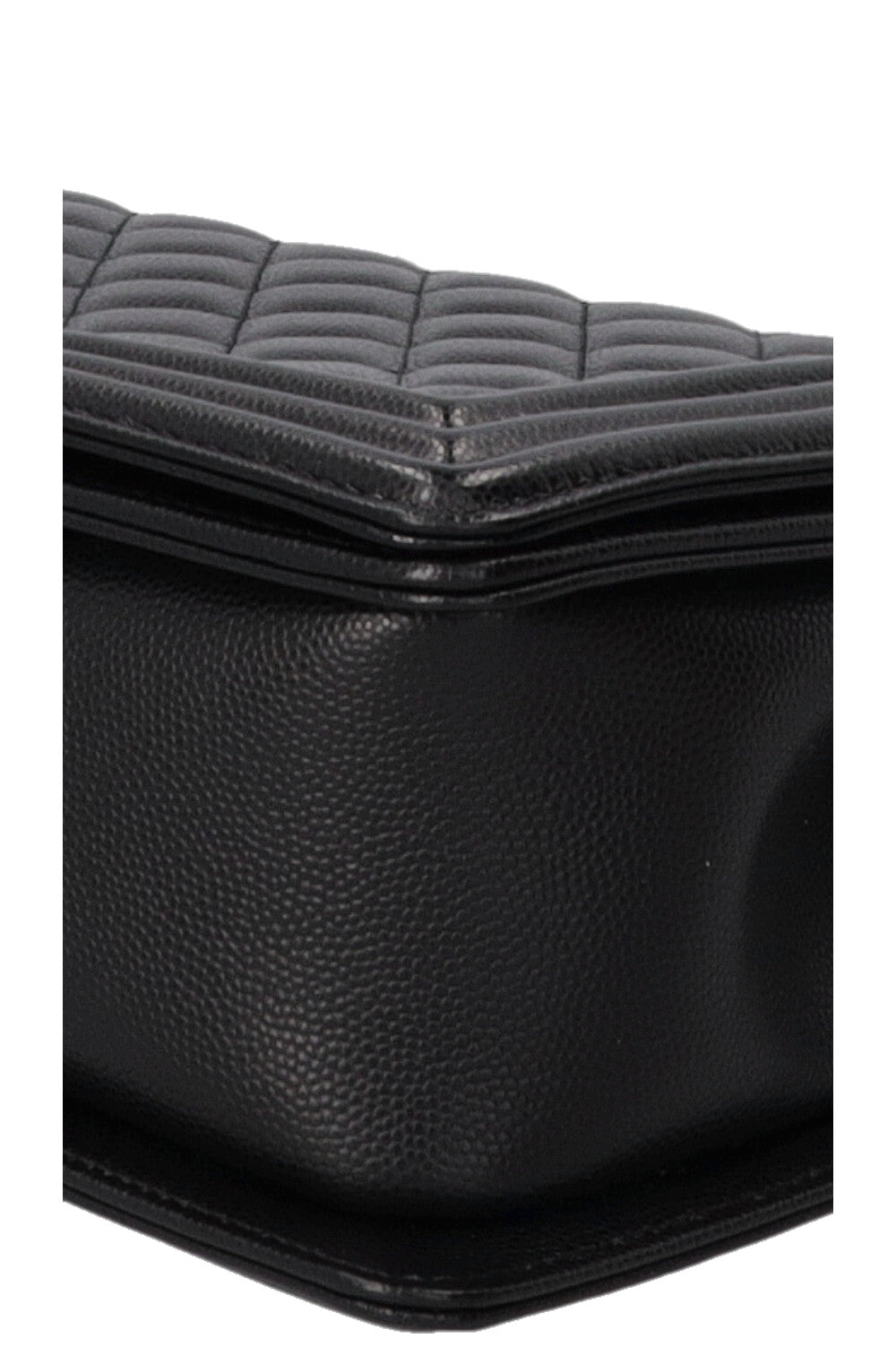 CHANEL Medium Boy cuir caviar noir