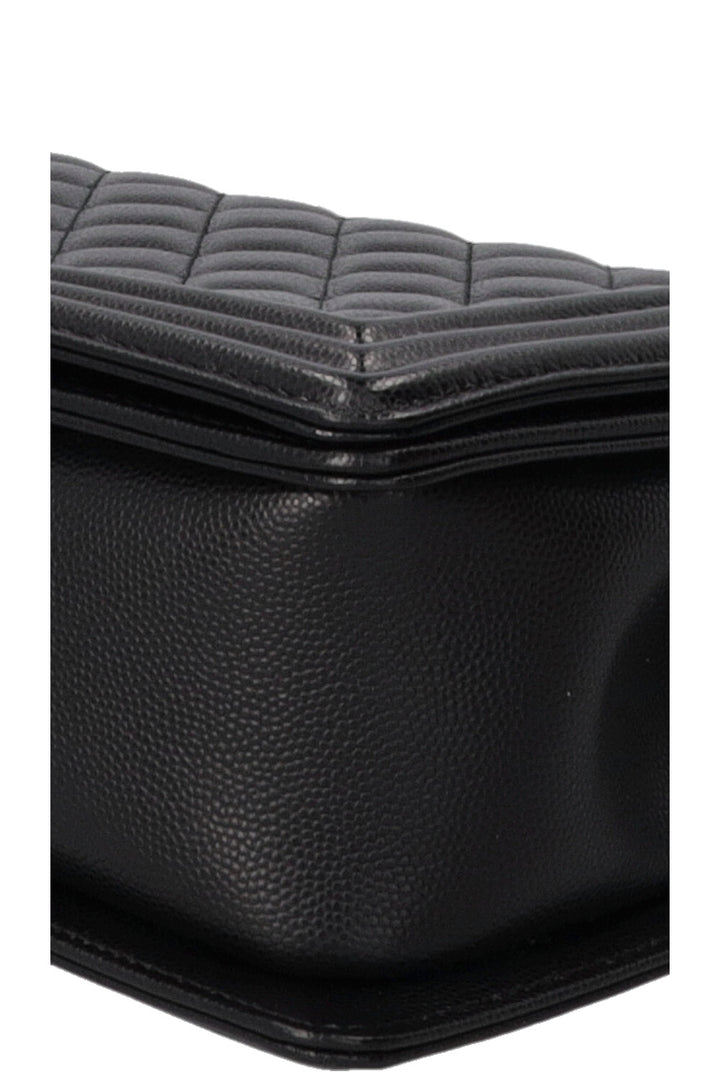 CHANEL Medium Boy cuir caviar noir