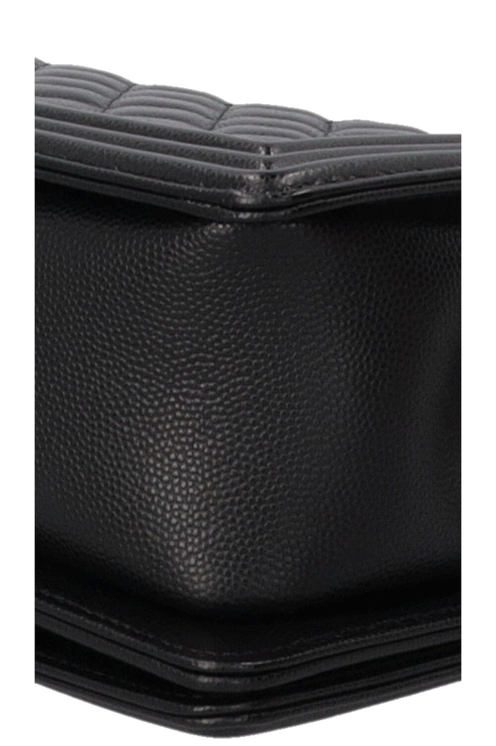CHANEL Medium Boy cuir caviar noir