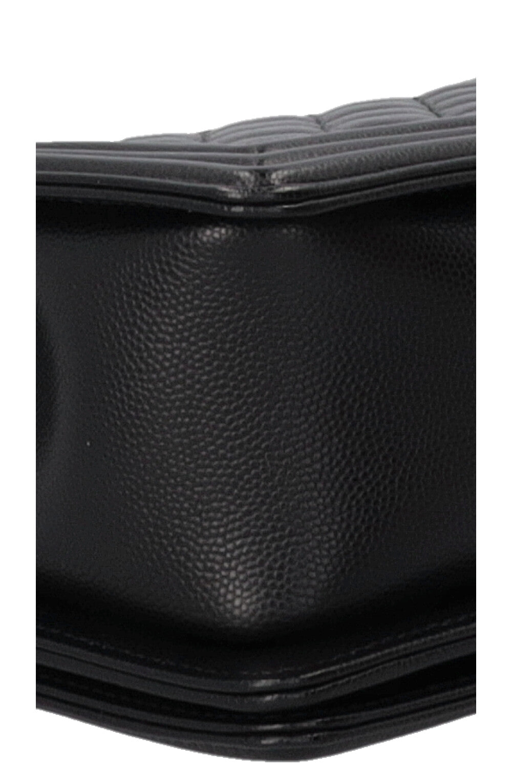 CHANEL Medium Boy cuir caviar noir