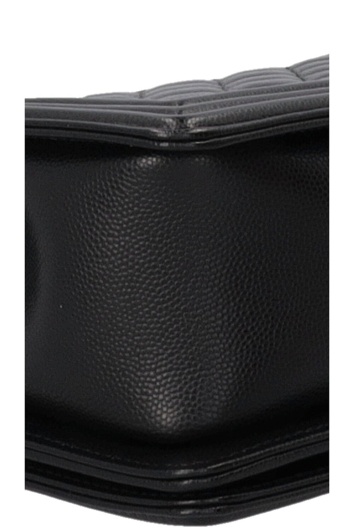 CHANEL Medium Boy cuir caviar noir