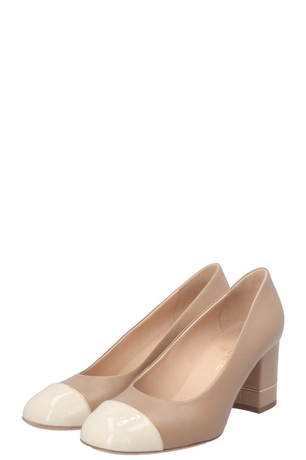 Escarpins CHANEL bout verni et logo CC Beige Ivoire