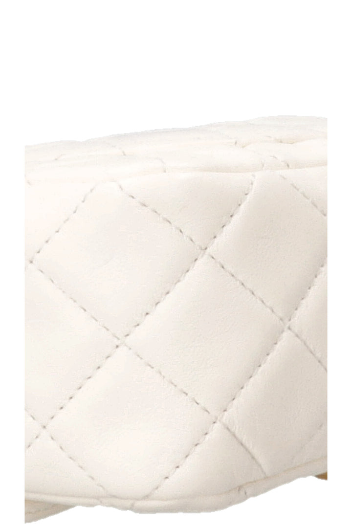 CHANEL Pearl Crush Sac à rabat rectangulaire en cuir blanc