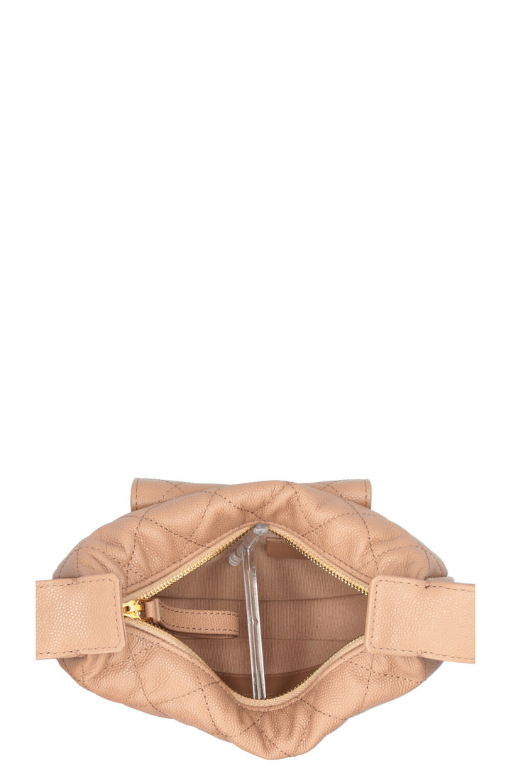 Pochette CHANEL Polly Pocket en cuir caviar beige