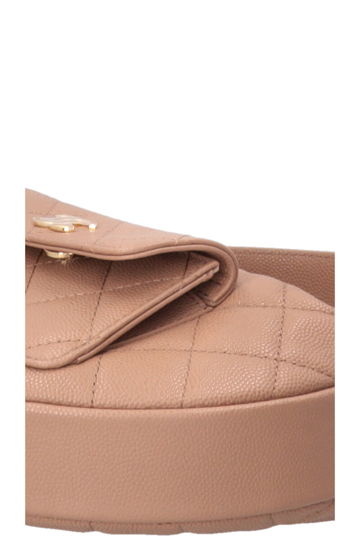 Pochette CHANEL Polly Pocket en cuir caviar beige