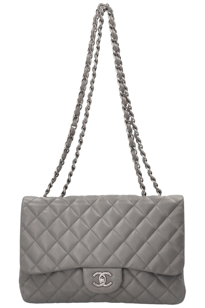 Sac CHANEL à rabat simple grand modèle en cuir gris