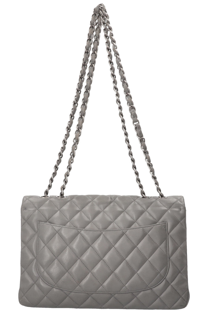 Sac CHANEL à rabat simple grand modèle en cuir gris