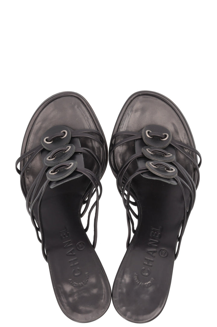 CHANEL Riemchensandalen Leder Schwarz