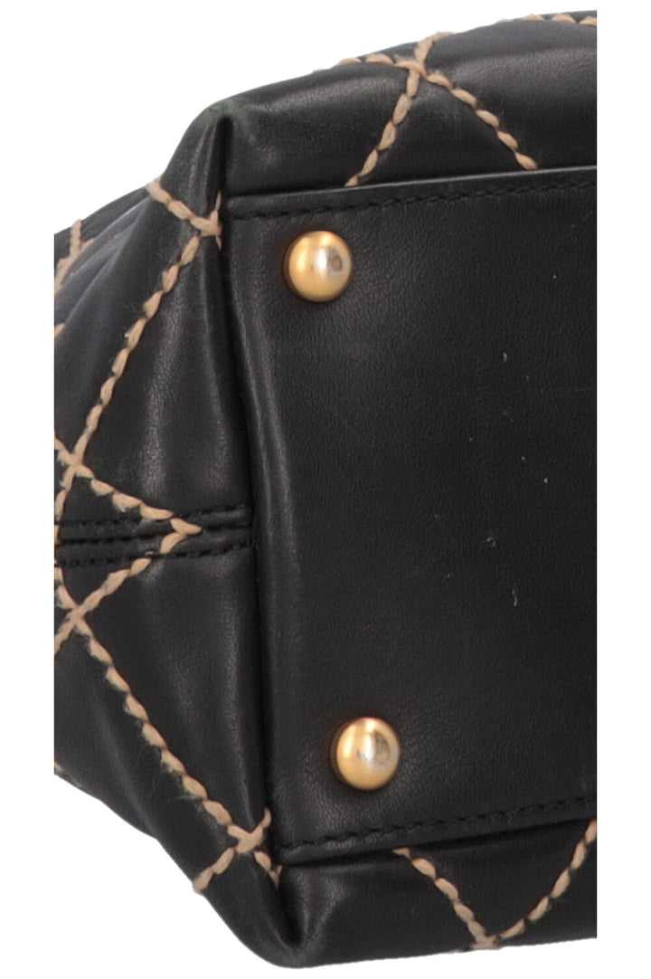Sac bandoulière CHANEL Surpique CC en cuir noir