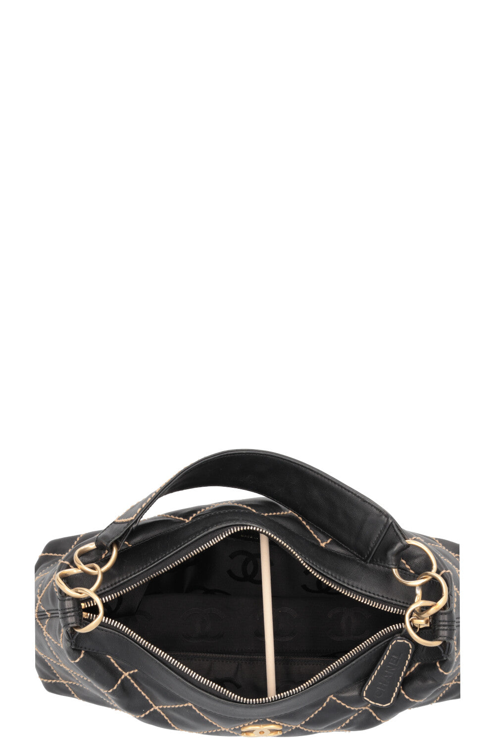 Sac bandoulière CHANEL Surpique CC en cuir noir