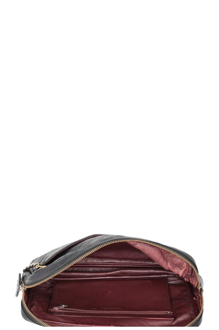 Sac bandoulière CHANEL Vintage matelassé médaillon en cuir noir