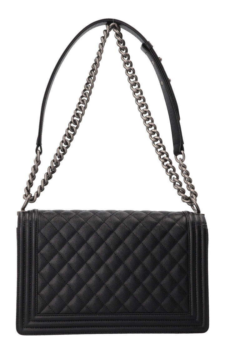 Sac CHANEL Boy moyen en cuir caviar noir