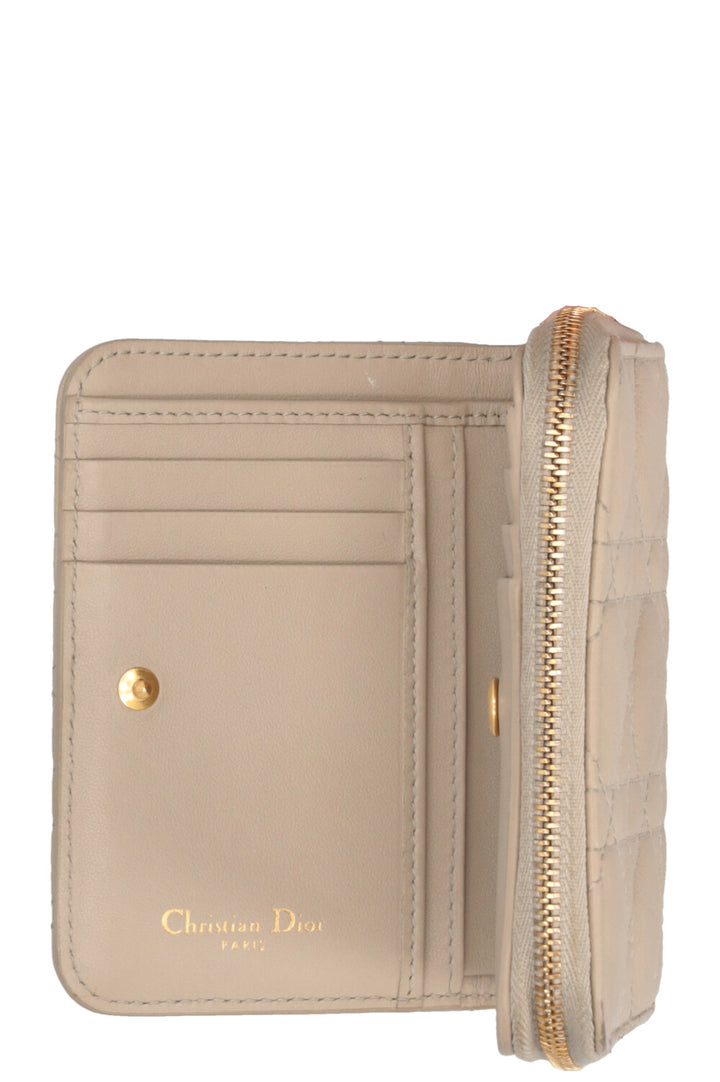 Portefeuille CHRISTIAN DIOR Caro écarlate en cuir de veau taupe