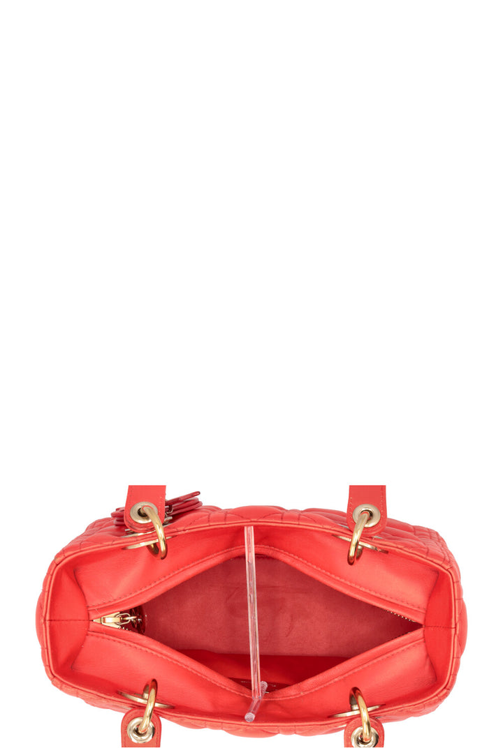 CHRISTIAN DIOR Sac Lady Dior Medium en cuir d’agneau rouge