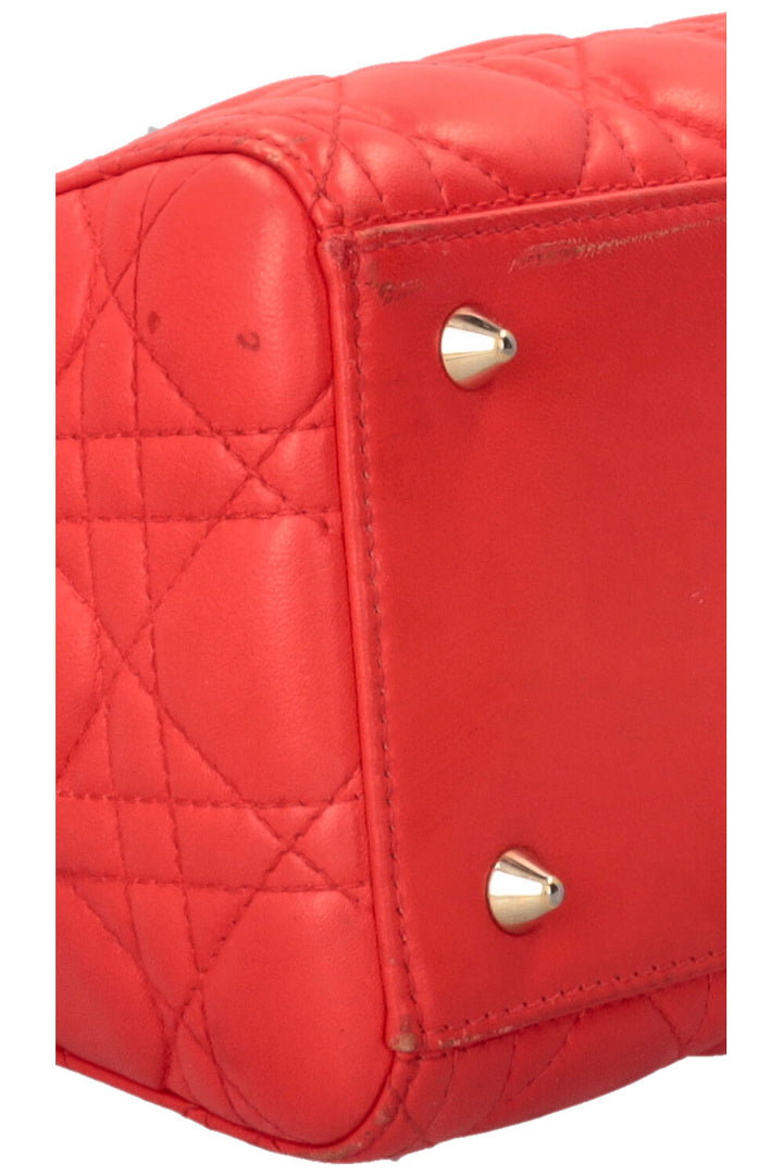 CHRISTIAN DIOR Sac Lady Dior Medium en cuir d’agneau rouge